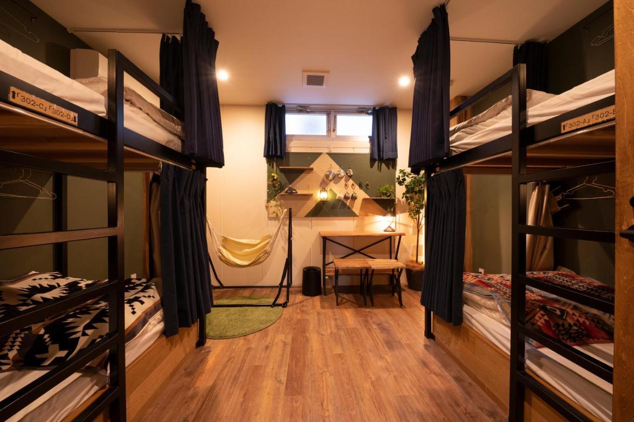 Single Bed in Mixed Dormitory Room